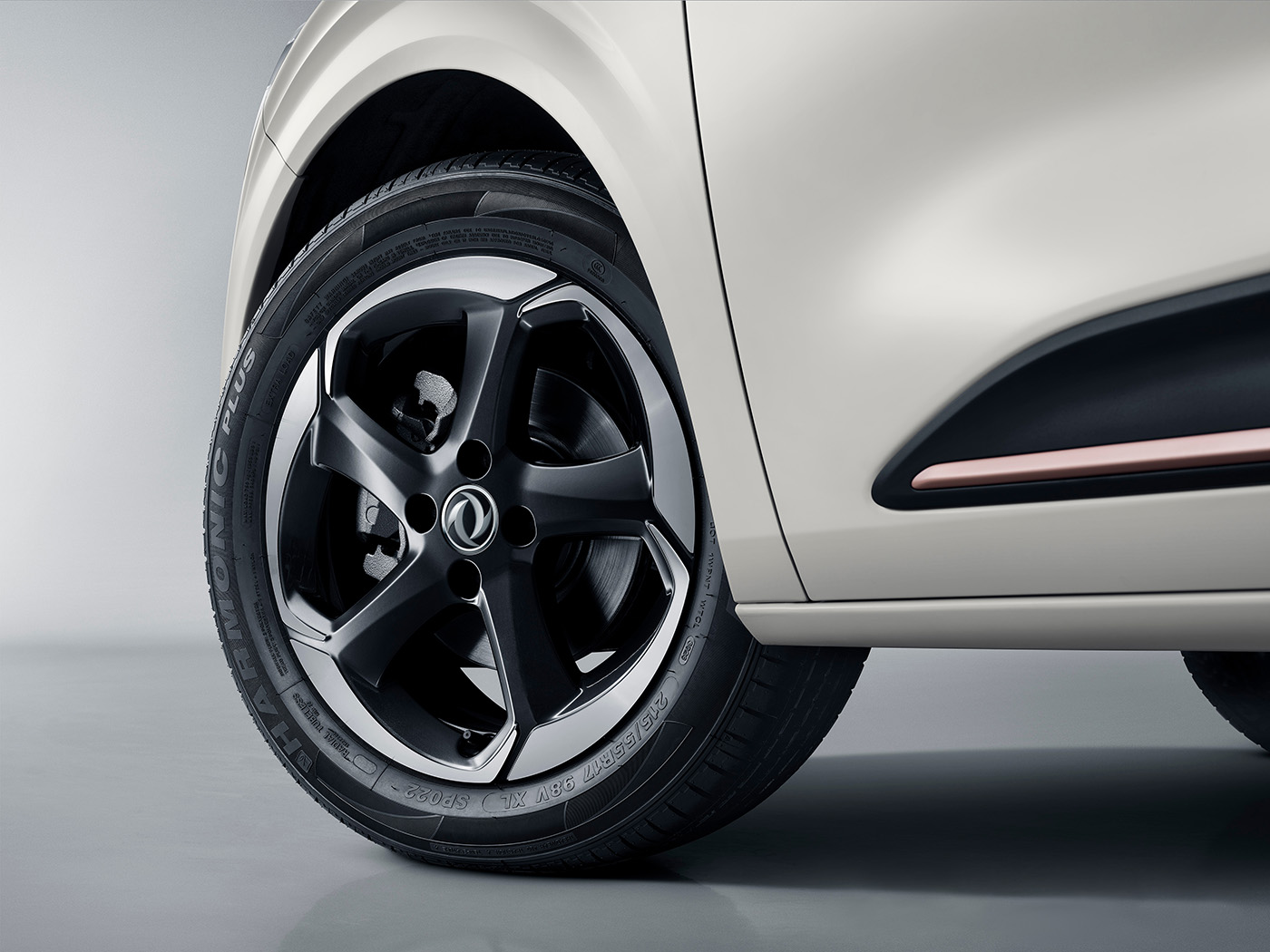 Plum-shaped alloy wheels